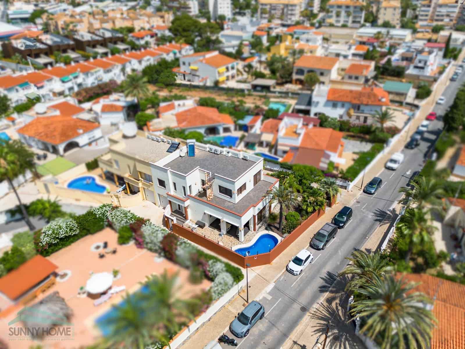 4 bedroom Villa for sale in Albir with pool garage - € 995,000 (Ref: 9423953)