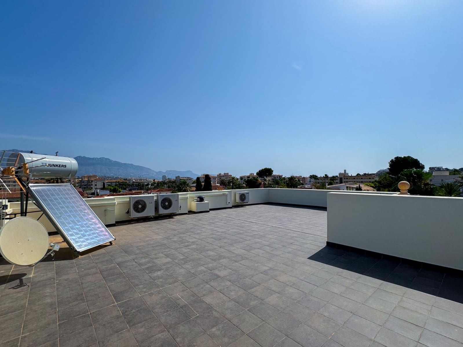 4 bedroom Villa for sale in Albir with pool garage - € 995,000 (Ref: 9423953)