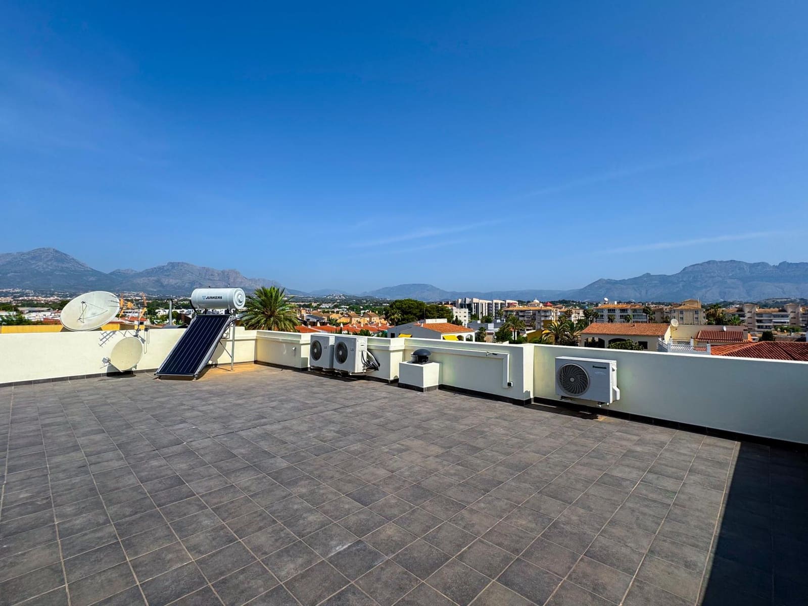 Chalet de 4 habitaciones en Albir en venta con garaje - 995.000 € (Ref: 9423953)