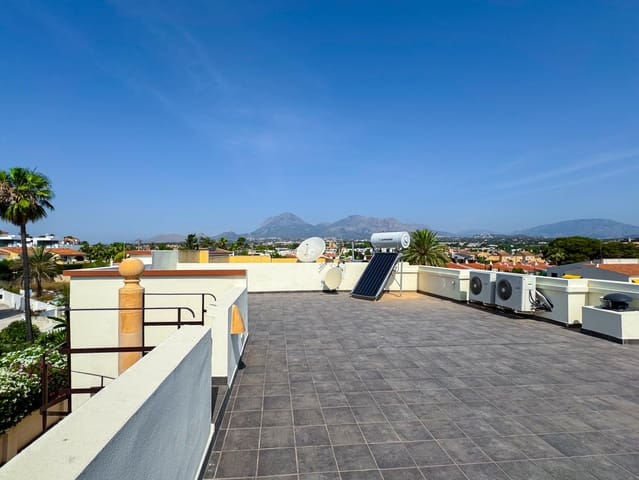 Chalet de 4 habitaciones en Albir, Alfaz del Pi / L'Alfàs del Pi en venta con garaje - 995.000 € (Ref: 9423953)