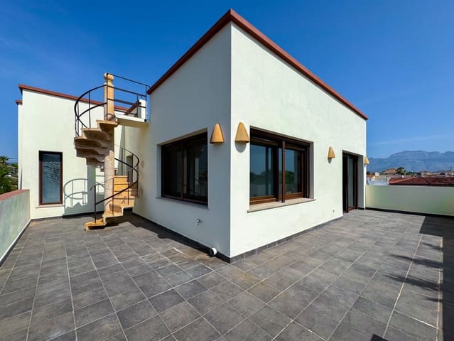 Chalet de 4 habitaciones en Albir, Alfaz del Pi / L'Alfàs del Pi en venta con garaje - 995.000 € (Ref: 9423953)