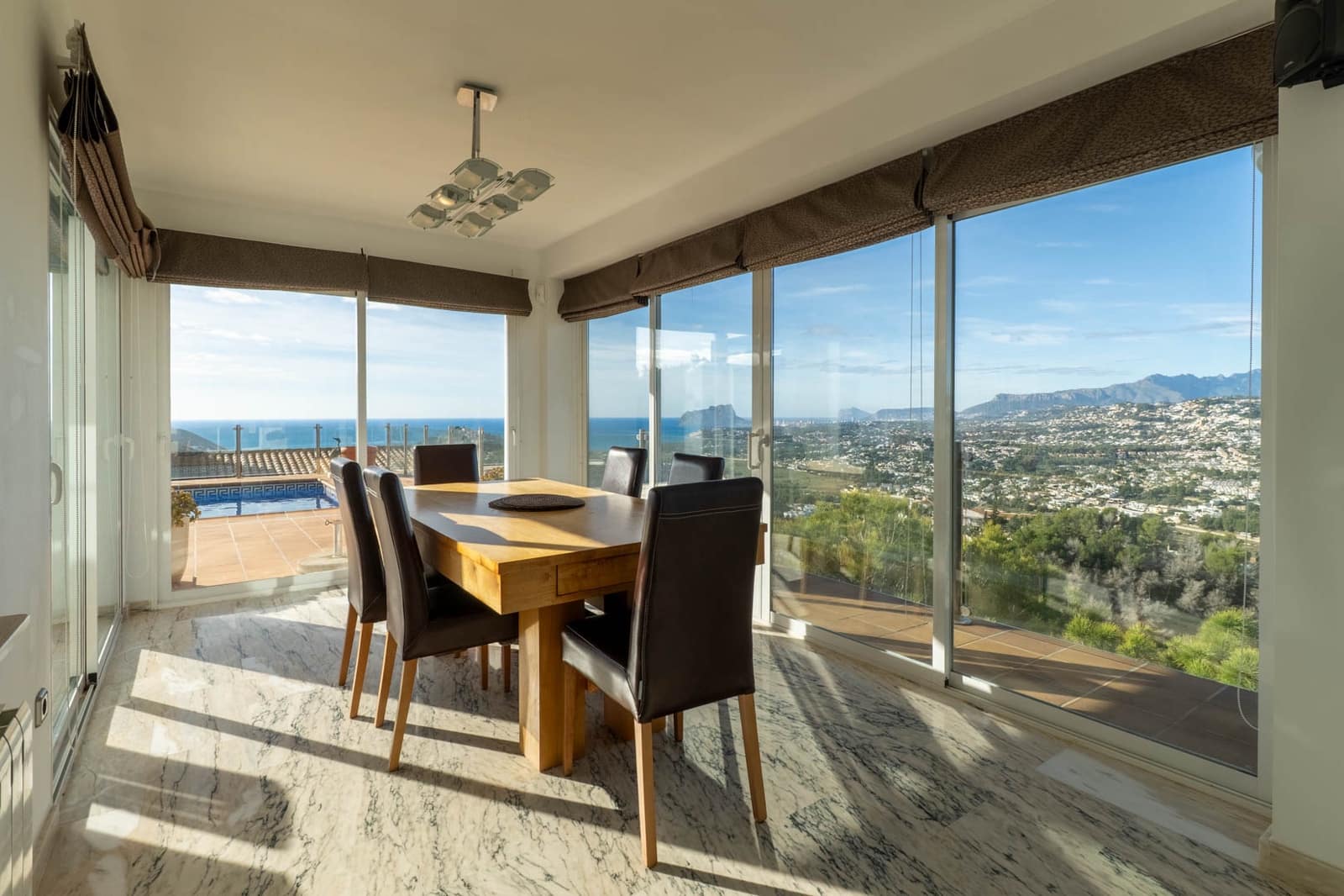 Chalet de 3 habitaciones en Moraira en venta con piscina garaje - 990.000 € (Ref: 9423954)