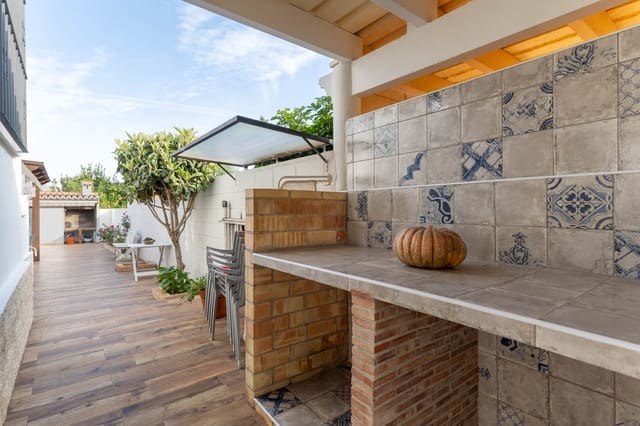 3 quarto Moradia para venda em Dénia com piscina garagem - 465 000 € (Ref: 9450366)