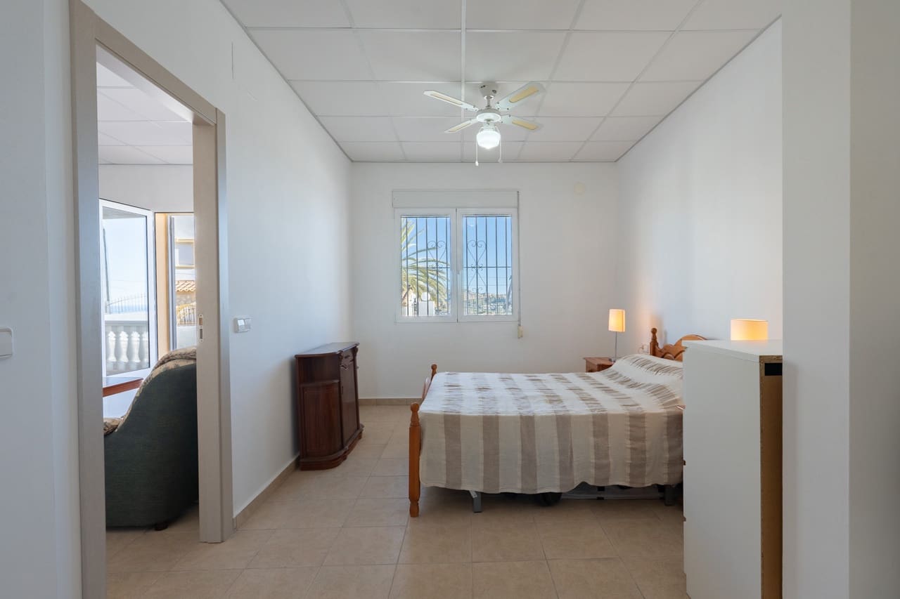 4 makuuhuone Huvila myytävänä paikassa Calpe / Calp mukana uima-altaan 
autotalli - 690 000 € (Ref: 9450368)