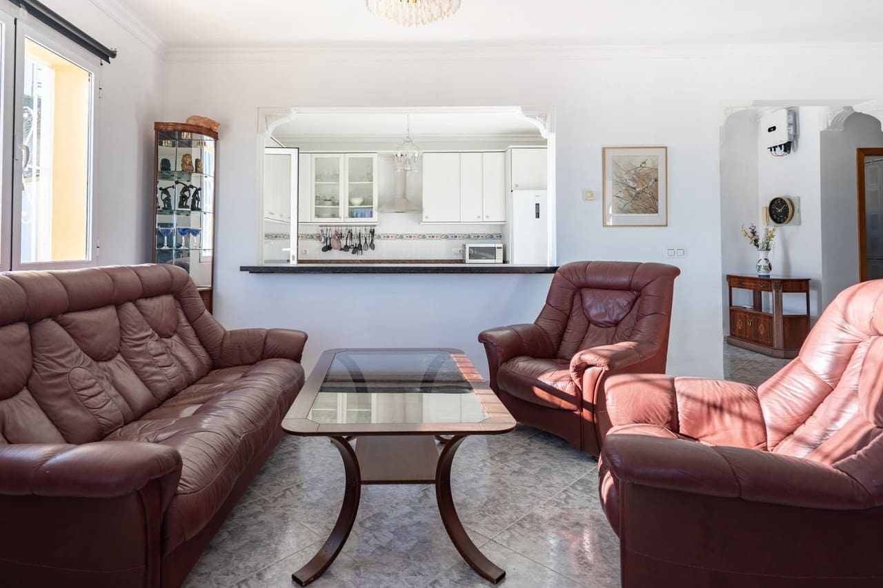 4 makuuhuone Huvila myytävänä paikassa Calpe / Calp mukana uima-altaan 
autotalli - 690 000 € (Ref: 9450368)