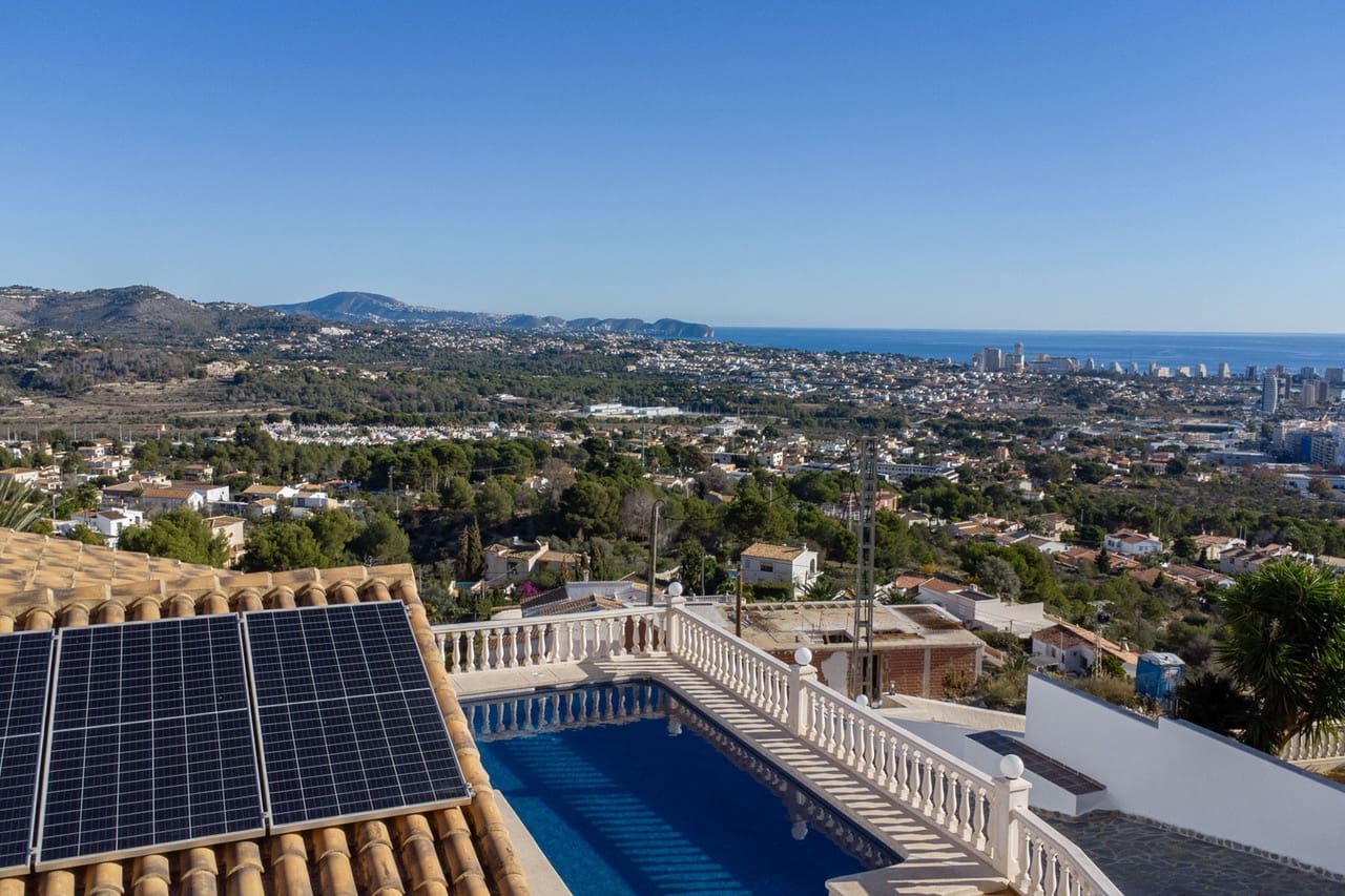 4 makuuhuone Huvila myytävänä paikassa Calpe / Calp mukana uima-altaan 
autotalli - 690 000 € (Ref: 9450368)