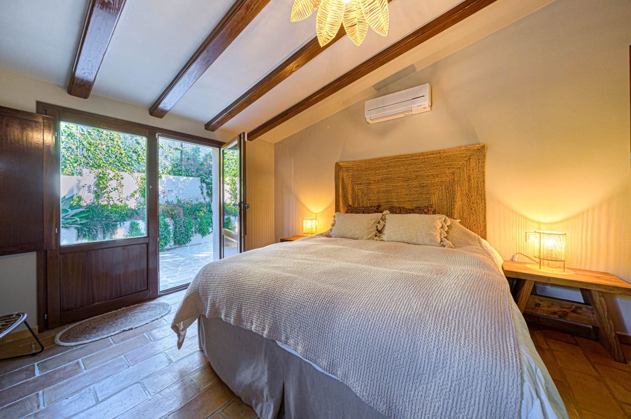 5 bedroom Villa for sale in Javea / Xabia with pool - € 1,395,000 (Ref: 9521926)