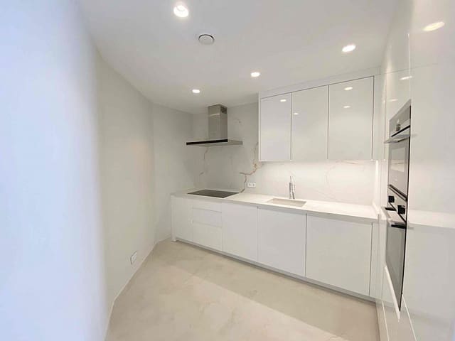 4 soveværelse Lejlighed til salg i Benidorm med swimmingpool garage - € 1.650.000 (Ref: 9521944)