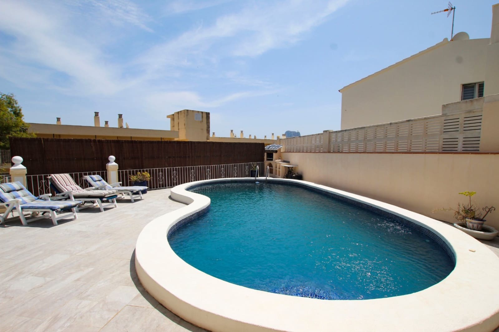 4 soveværelse Villa til salg i Calpe / Calp med swimmingpool garage - € 650.000 (Ref: 9521948)