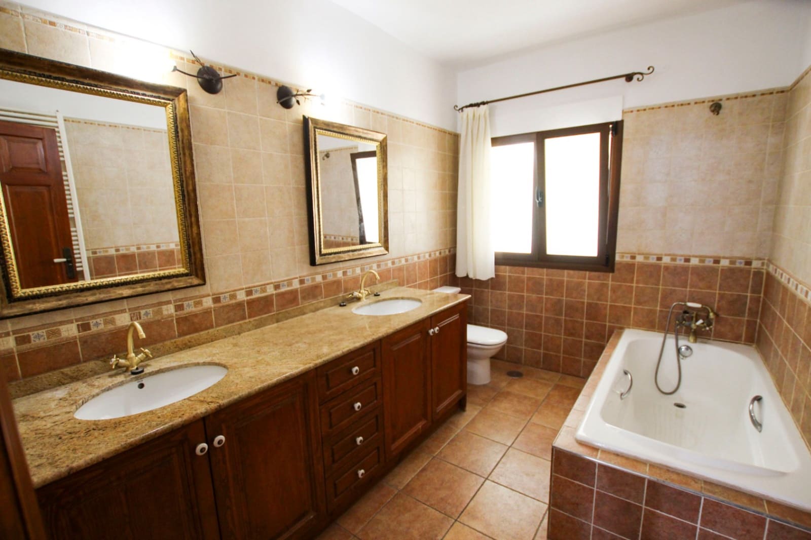 4 bedroom Villa for sale in Altea with pool garage - € 590,000 (Ref: 9521949)