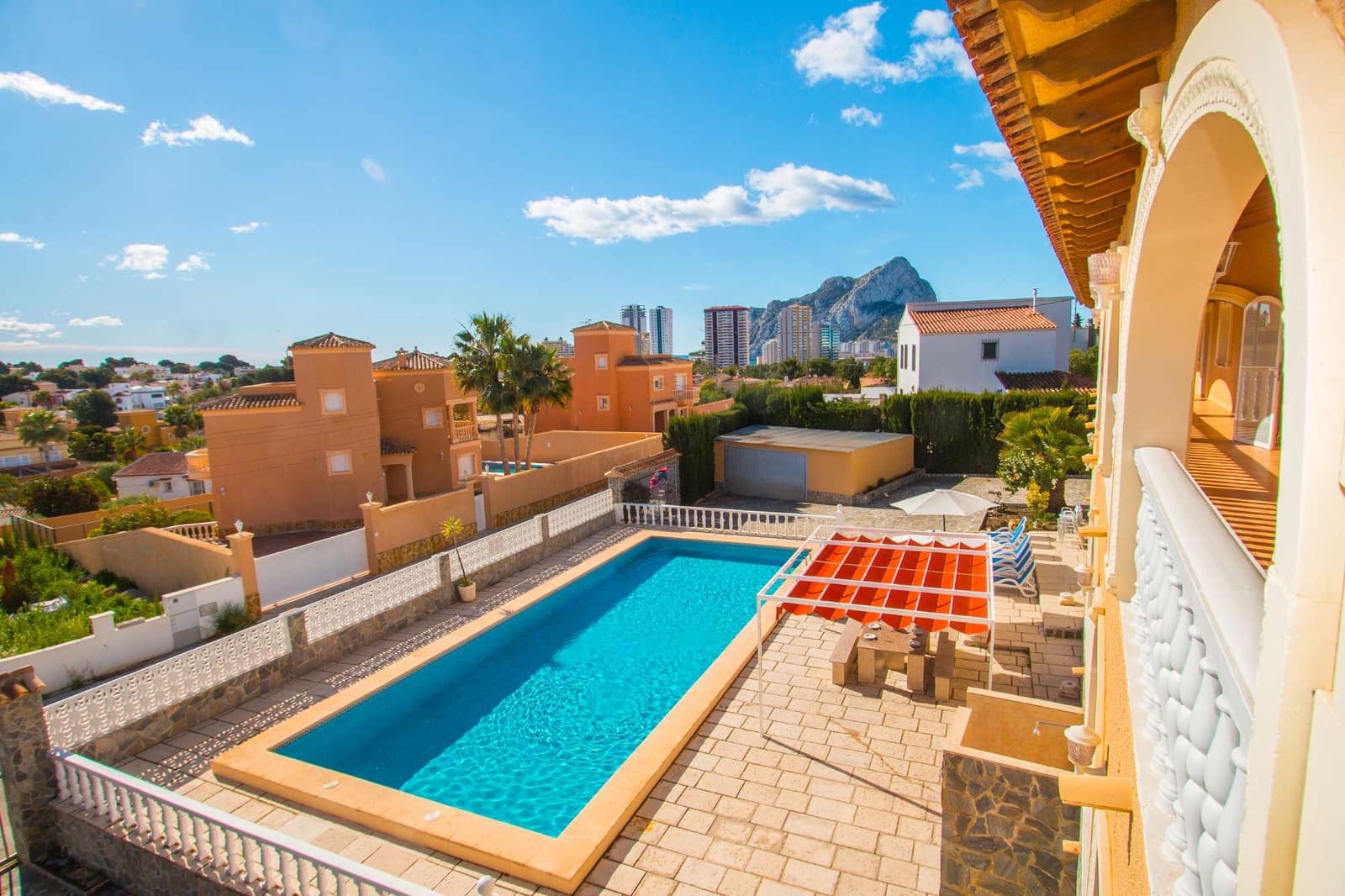 12 soveværelse Villa til salg i Calpe / Calp med swimmingpool - € 1.260.000 (Ref: 9528946)
