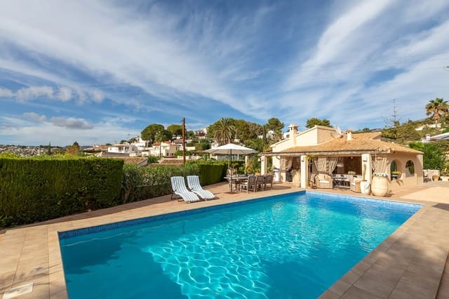 Chalet de 2 habitaciones en Moraira, Teulada-Moraira en venta con piscina - 680.000 € (Ref: 9534522)