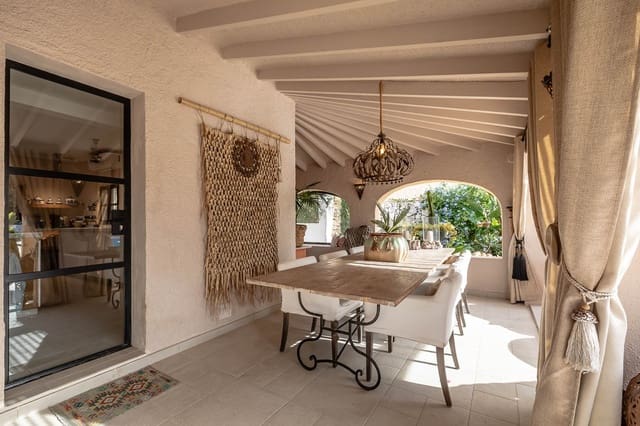 Chalet de 2 habitaciones en Moraira, Teulada-Moraira en venta con piscina - 680.000 € (Ref: 9534522)