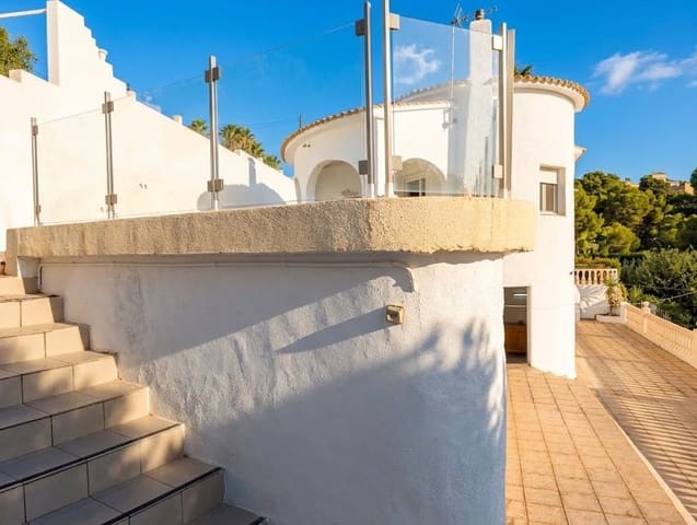 Chalet de 4 habitaciones en Benissa en venta con piscina garaje - 599.500 € (Ref: 9552402)