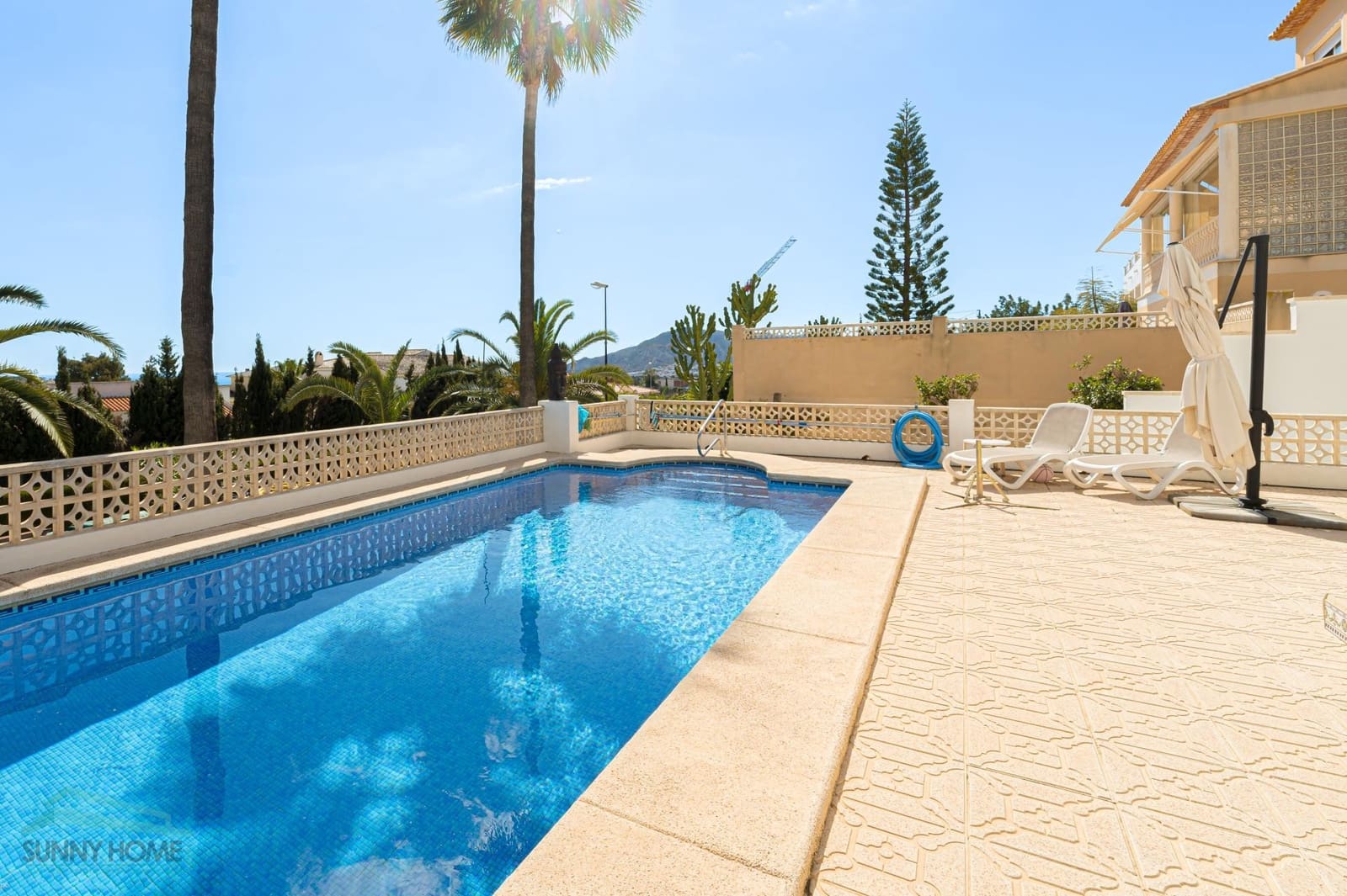 5 bedroom Villa for sale in La Nucia with garage - € 590,000 (Ref: 9558033)