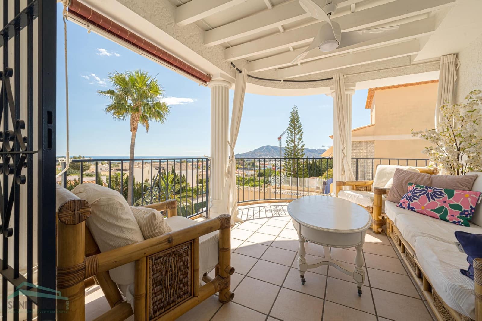 5 bedroom Villa for sale in La Nucia with garage - € 590,000 (Ref: 9558033)