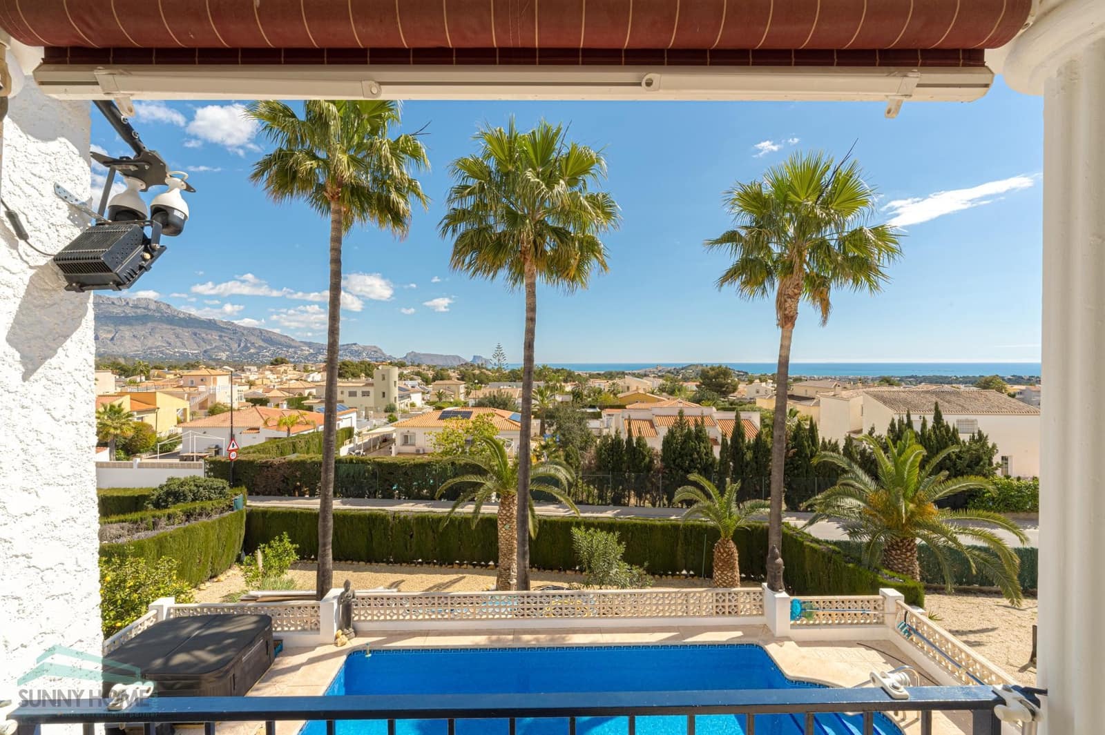 5 bedroom Villa for sale in La Nucia with garage - € 590,000 (Ref: 9558033)