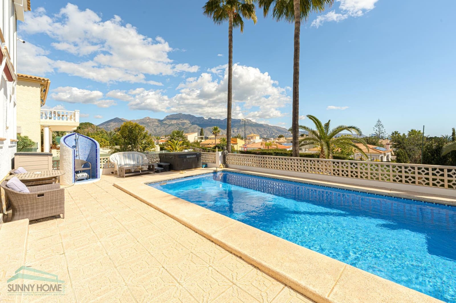 5 bedroom Villa for sale in La Nucia with garage - € 590,000 (Ref: 9558033)