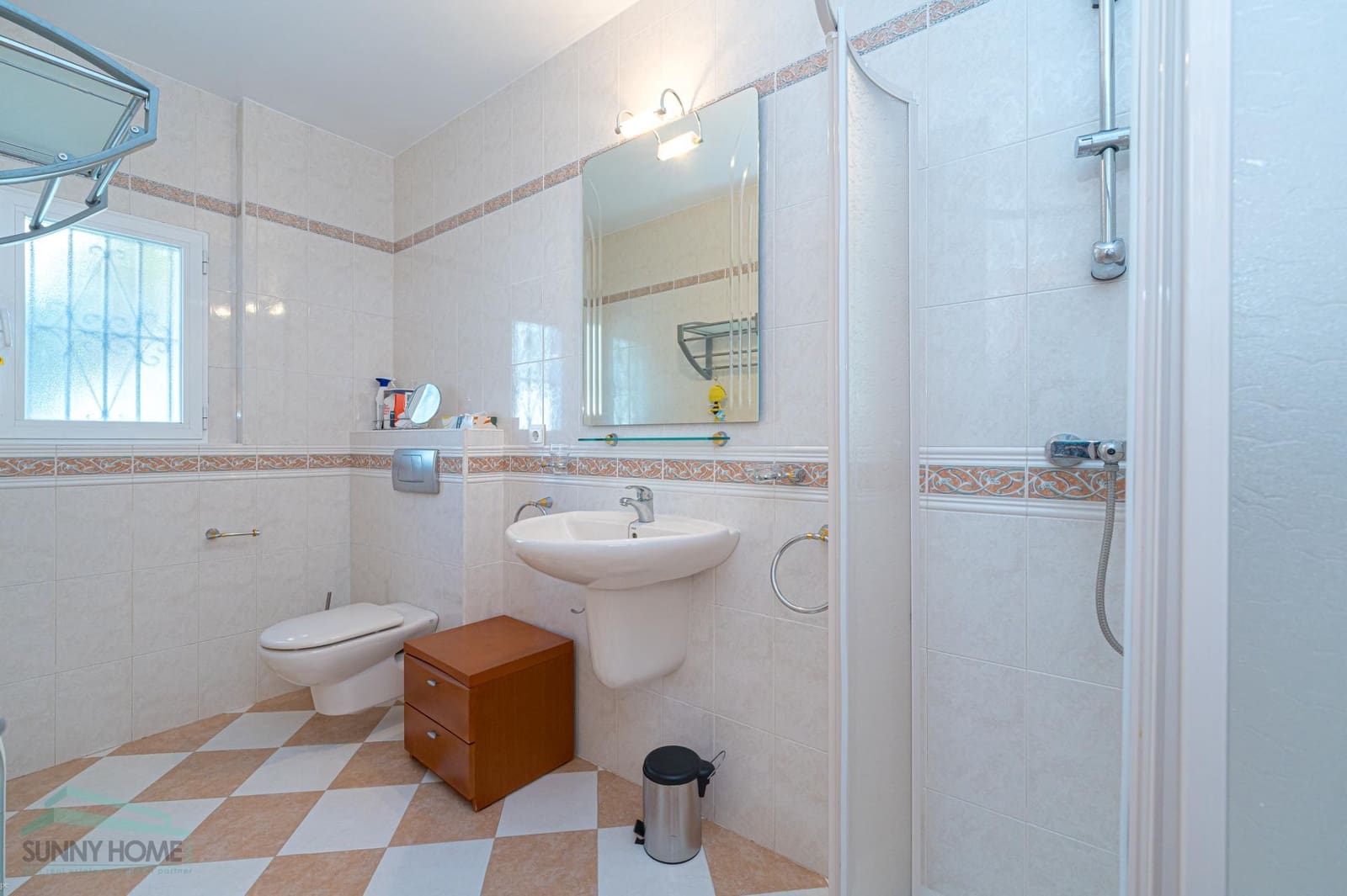 5 bedroom Villa for sale in La Nucia with garage - € 590,000 (Ref: 9558033)