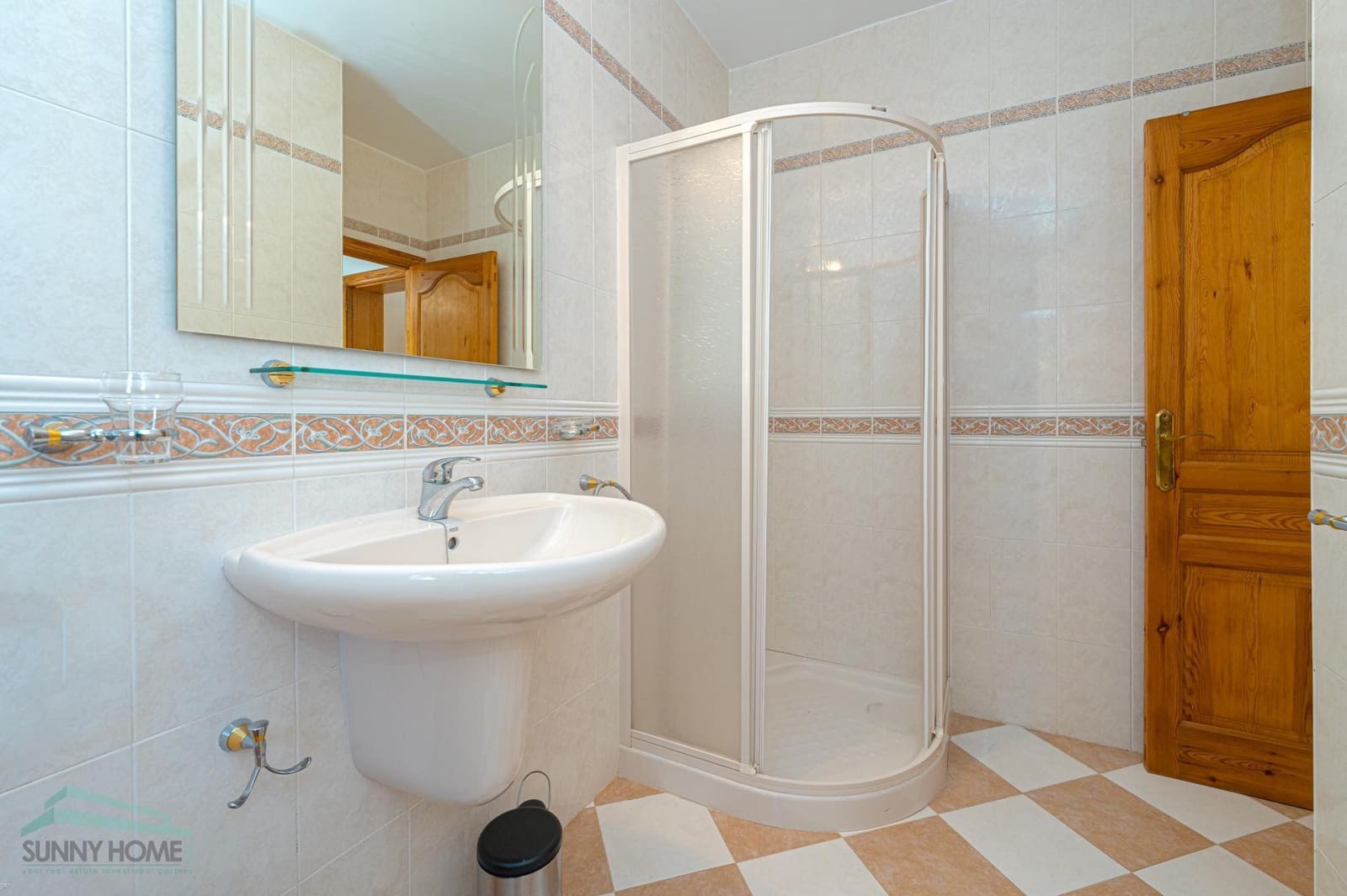 5 bedroom Villa for sale in La Nucia with garage - € 590,000 (Ref: 9558033)