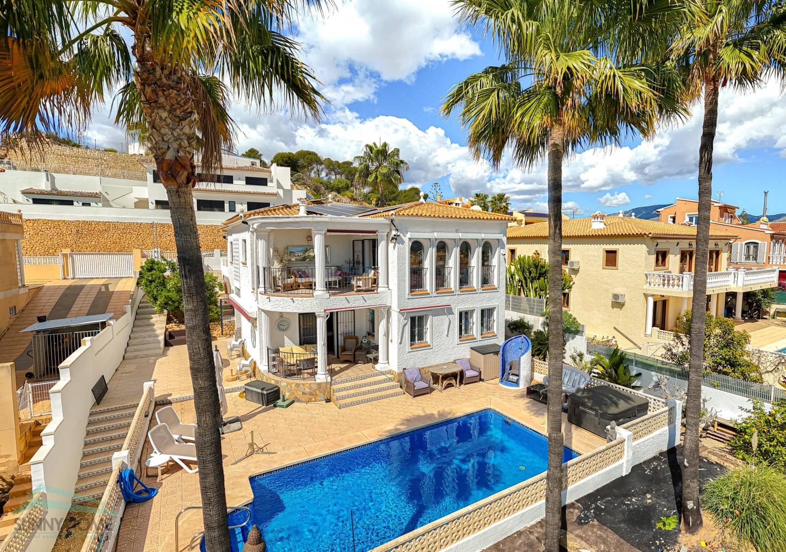 5 bedroom Villa for sale in La Nucia with garage - € 590,000 (Ref: 9558033)