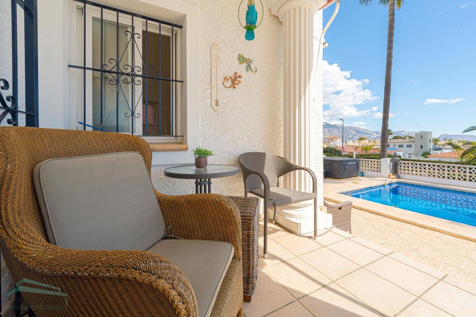 5 bedroom Villa for sale in La Nucia with garage - € 590,000 (Ref: 9558033)