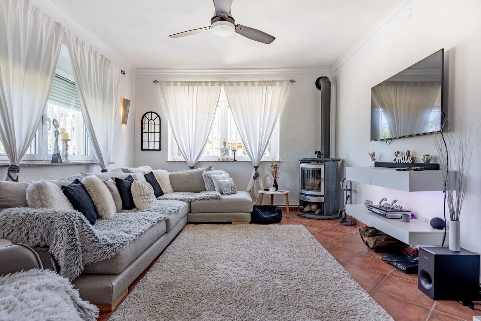 6 bedroom Villa for sale in Denia with pool - € 695,000 (Ref: 9611933)