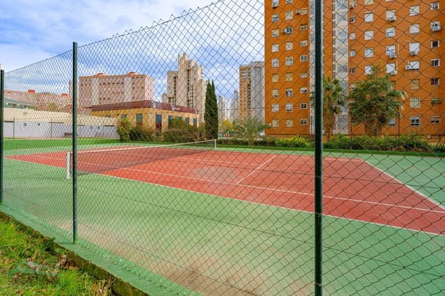 2 quarto Apartamento para venda em Benidorm com piscina - 220 000 € (Ref: 9641389)
