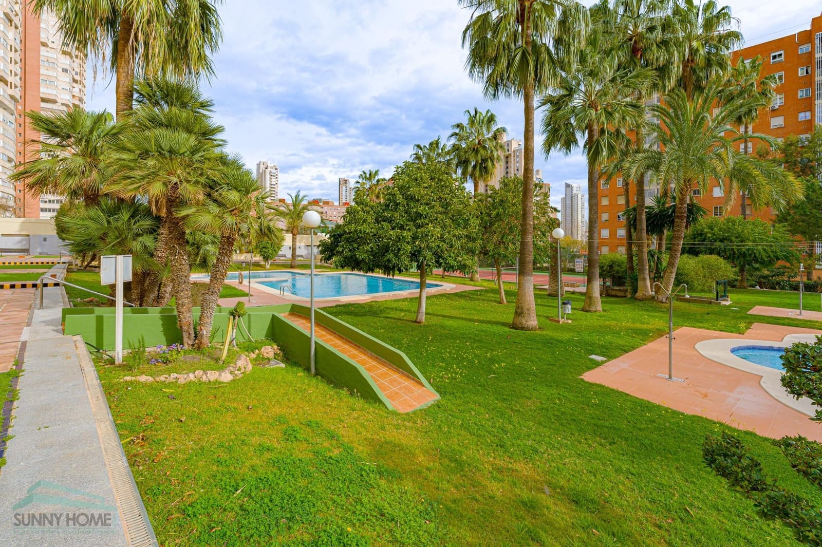 2 quarto Apartamento para venda em Benidorm com piscina - 220 000 € (Ref: 9641389)