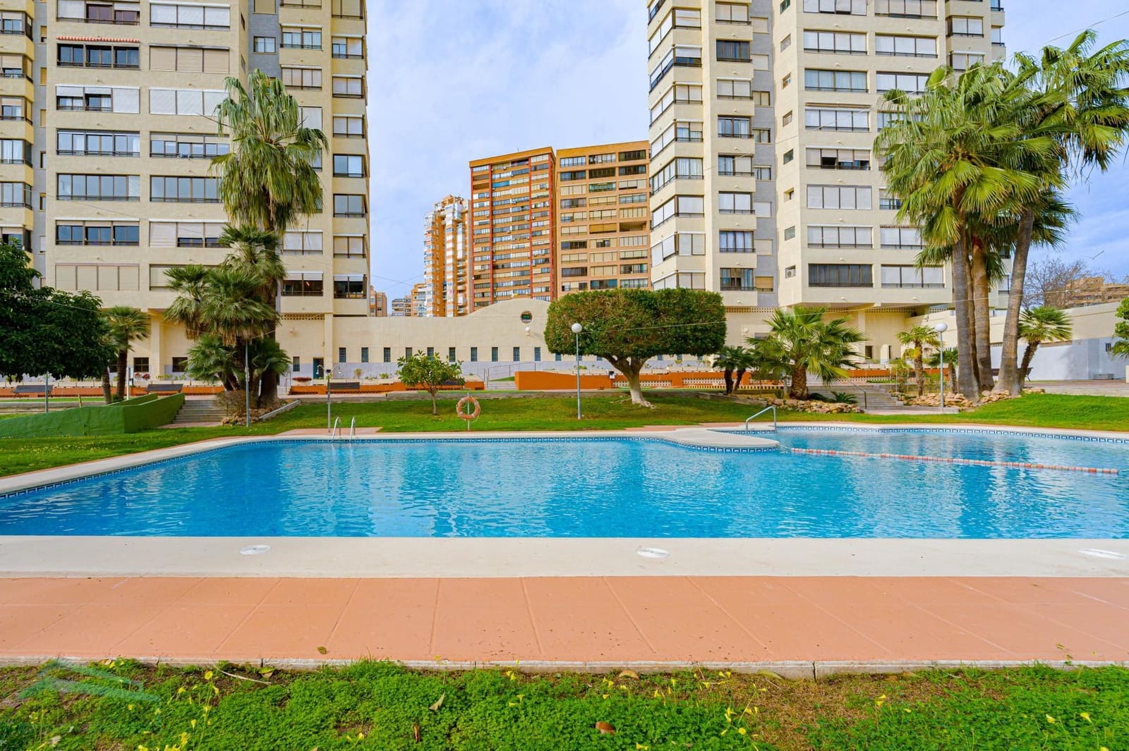2 quarto Apartamento para venda em Benidorm com piscina - 220 000 € (Ref: 9641389)