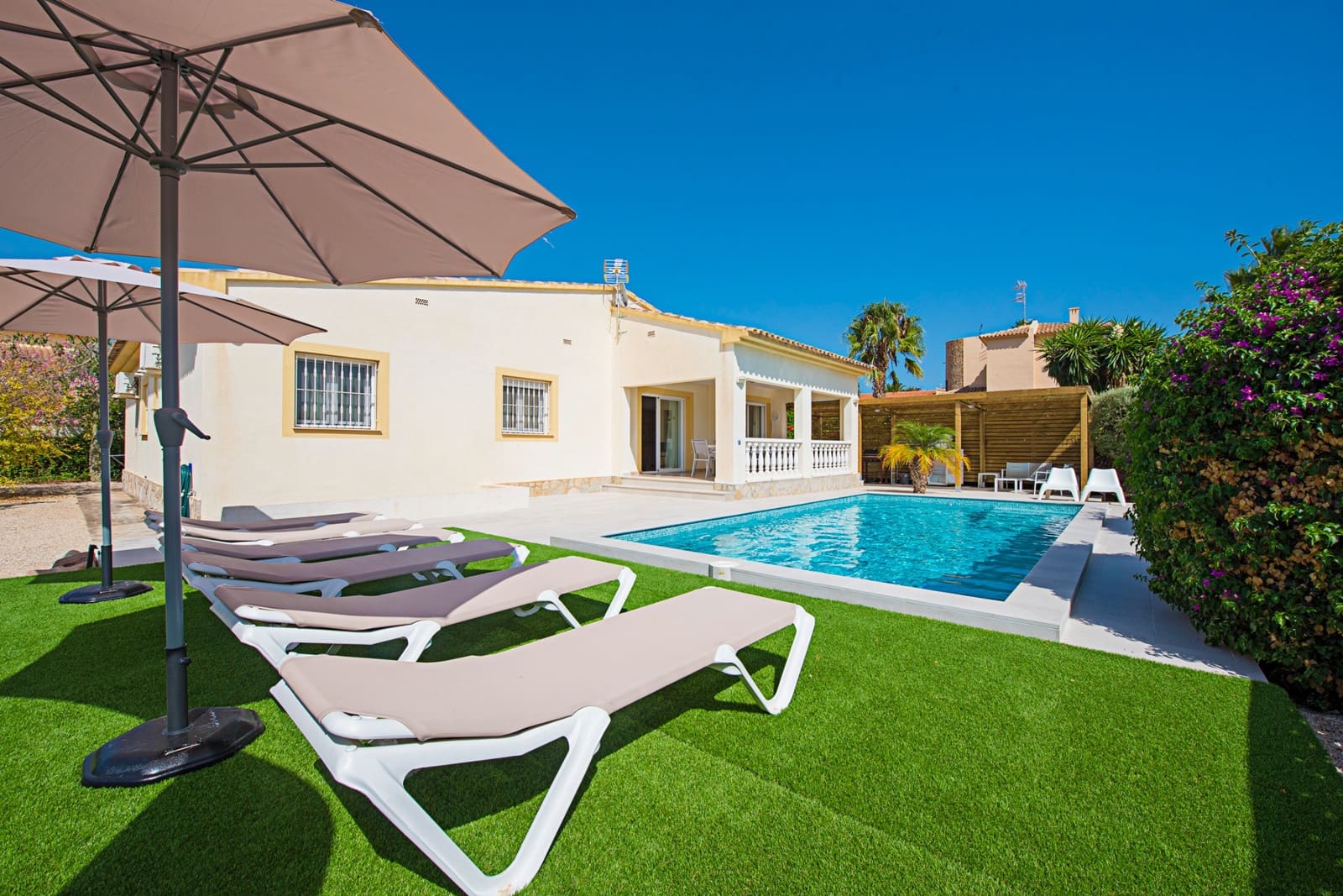 5 slaapkamer Villa te koop in Calpe / Calp met zwembad - € 585.000 (Ref: 9656592)