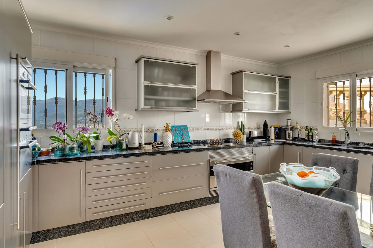 5 quarto Moradia para venda em Denia com piscina - 690 000 € (Ref: 9677931)