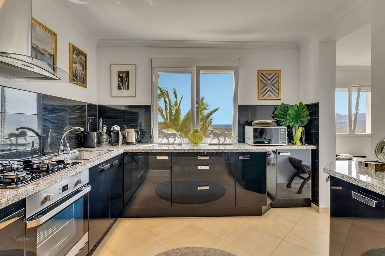 5 quarto Moradia para venda em Denia com piscina - 690 000 € (Ref: 9677931)