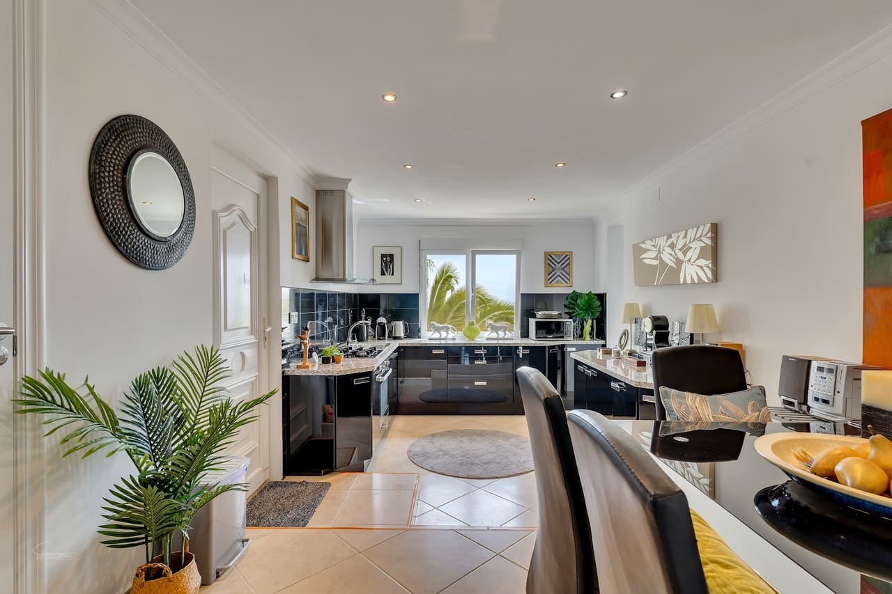 5 quarto Moradia para venda em Denia com piscina - 690 000 € (Ref: 9677931)