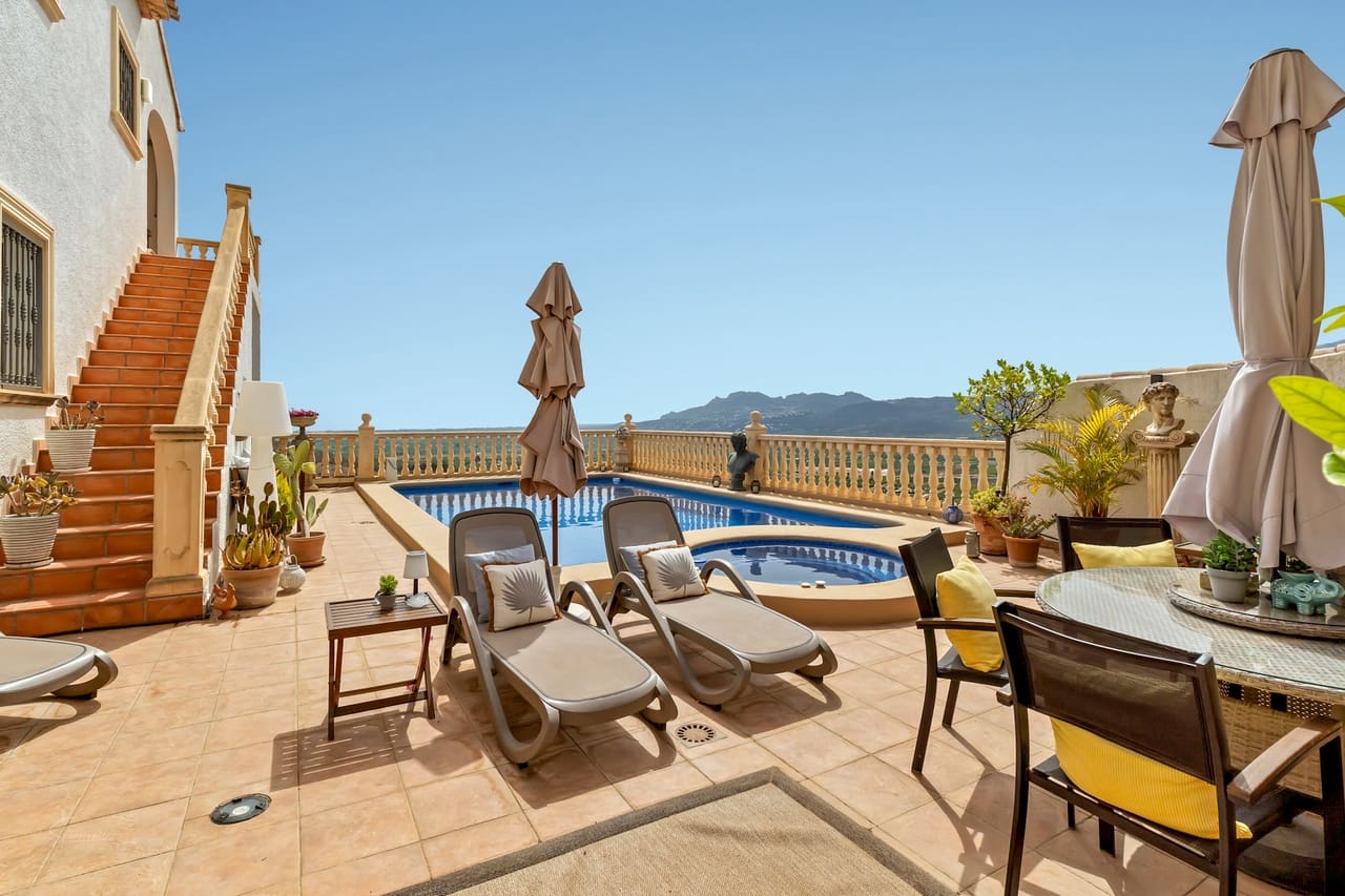 5 quarto Moradia para venda em Denia com piscina - 690 000 € (Ref: 9677931)