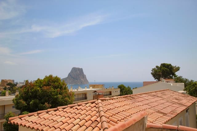 Chalet de 4 habitaciones en Calpe / Calp en venta con piscina - 650.000 € (Ref: 9699885)