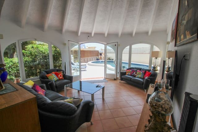 Chalet de 4 habitaciones en Calpe / Calp en venta con piscina - 650.000 € (Ref: 9699885)