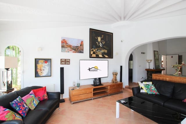 Chalet de 4 habitaciones en Calpe / Calp en venta con piscina - 650.000 € (Ref: 9699885)