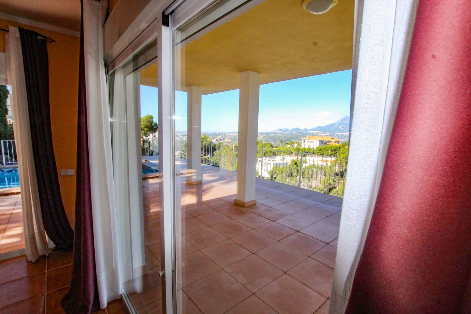 4 bedroom Villa for sale in Altea with pool garage - € 849,000 (Ref: 9778477)