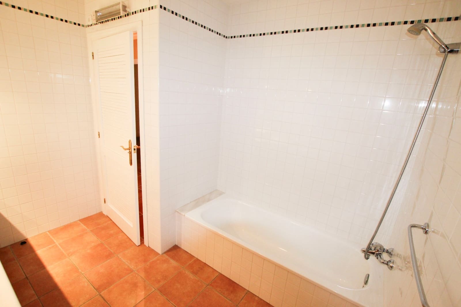 4 bedroom Villa for sale in Altea with pool garage - € 849,000 (Ref: 9778477)