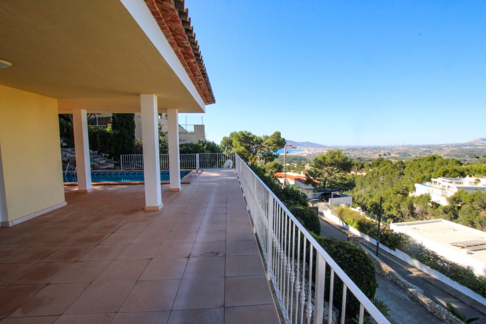 4 bedroom Villa for sale in Altea with pool garage - € 849,000 (Ref: 9778477)