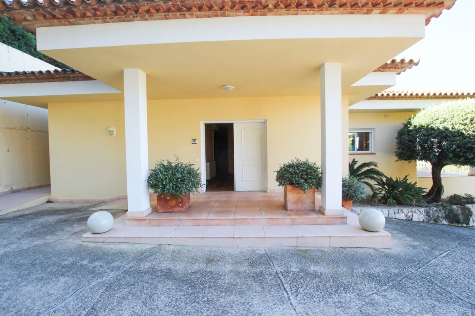 4 bedroom Villa for sale in Altea with pool garage - € 849,000 (Ref: 9778477)