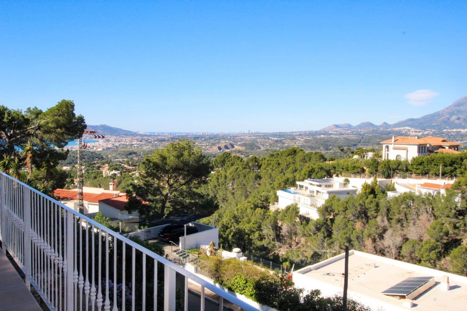 4 bedroom Villa for sale in Altea with pool garage - € 849,000 (Ref: 9778477)
