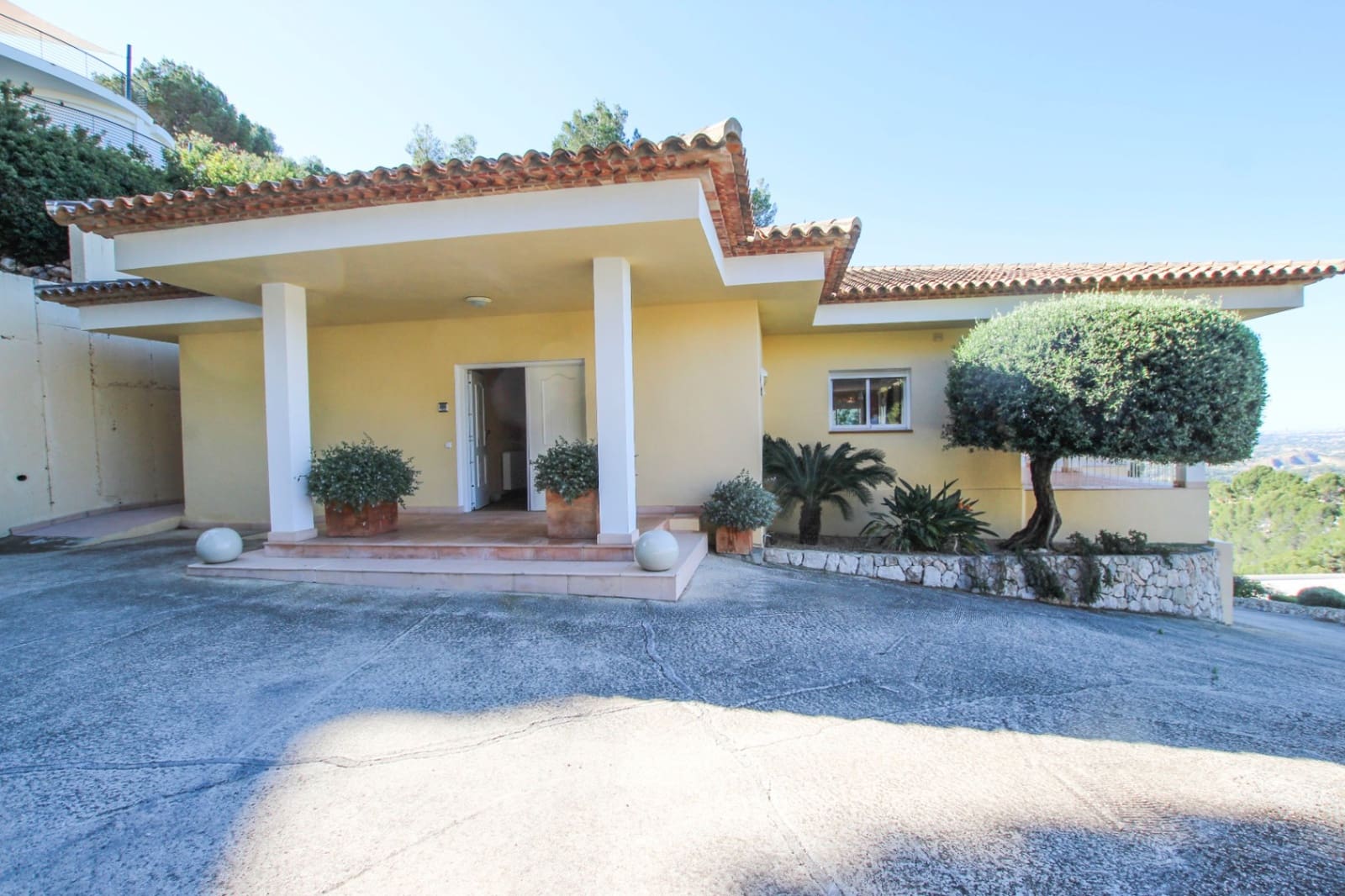 4 bedroom Villa for sale in Altea with pool garage - € 849,000 (Ref: 9778477)