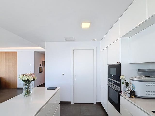 Apartamento de 3 habitaciones en Benitachell / Benitatxell en venta con piscina garaje - 825.000 € (Ref: 9802531)