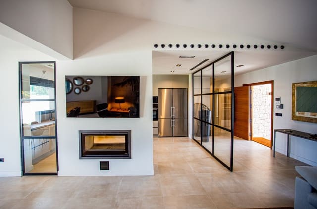 3 bedroom Villa for sale in Dénia with pool - € 1,595,000 (Ref: 9813541)