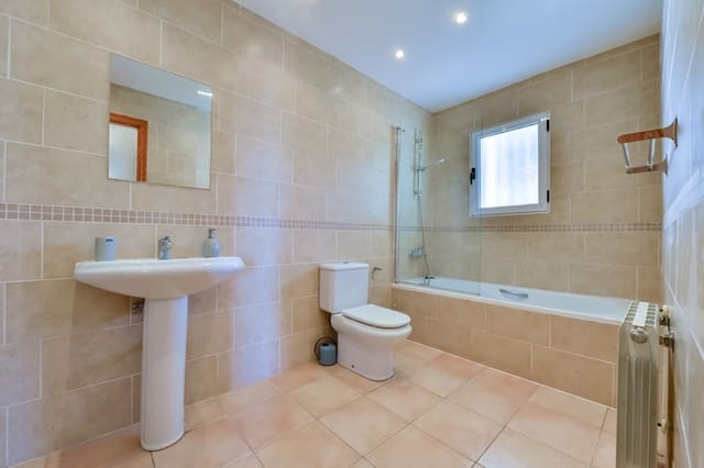 4 soverom Villa til salgs i Benissa med svømmebasseng garasje - € 649 000 (Ref: 9844780)