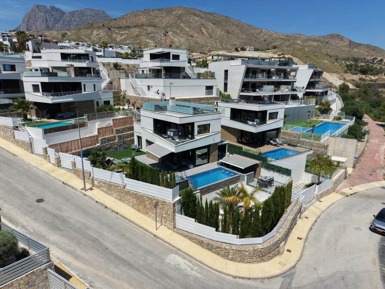 3 bedroom Villa for sale in Finestrat with pool - € 849,000 (Ref: 9854648)