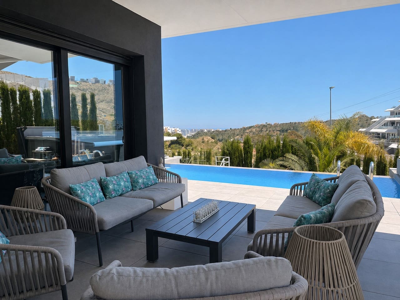 3 bedroom Villa for sale in Finestrat with pool - € 849,000 (Ref: 9854648)