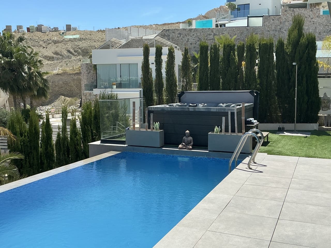 3 bedroom Villa for sale in Finestrat with pool - € 849,000 (Ref: 9854648)